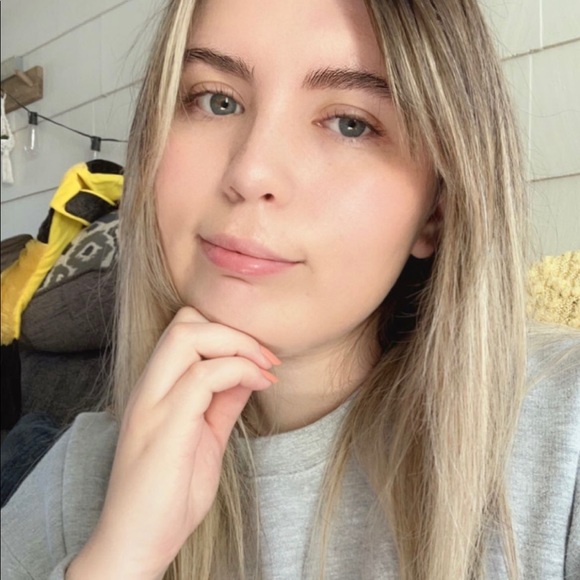 Meet your Posher, Cynthia - Picture 1 of 1